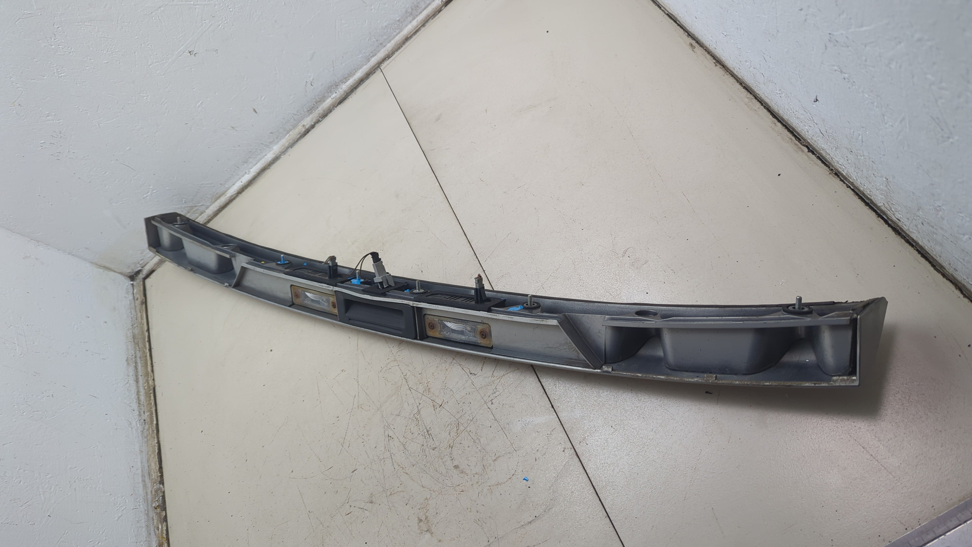 Фонарь подсветки номера