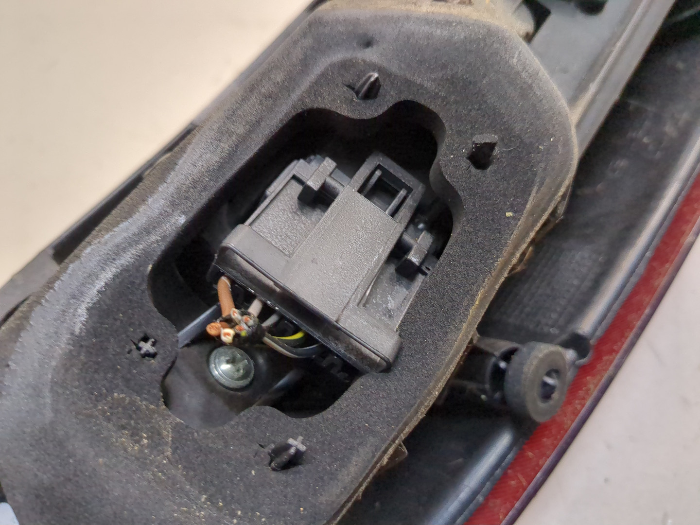 Фонарь задний левый