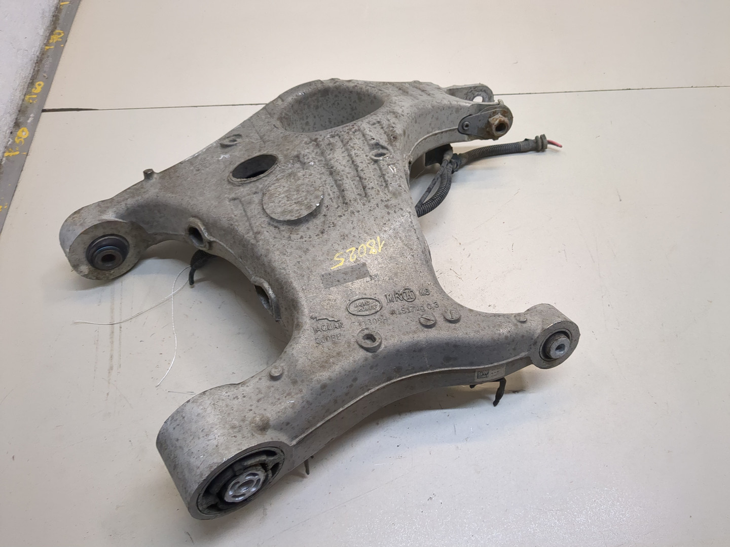 Рычаг задний правый