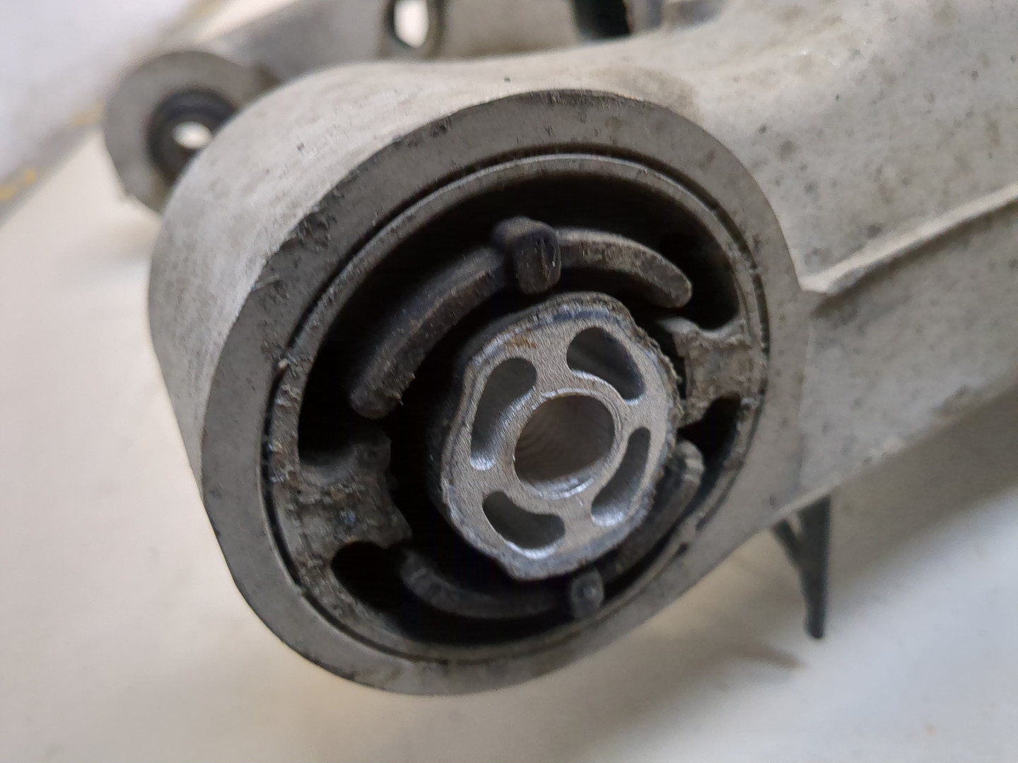 Рычаг задний правый