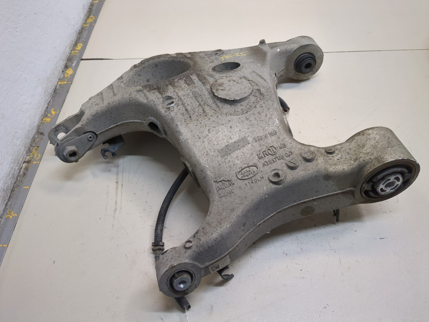 Рычаг задний левый