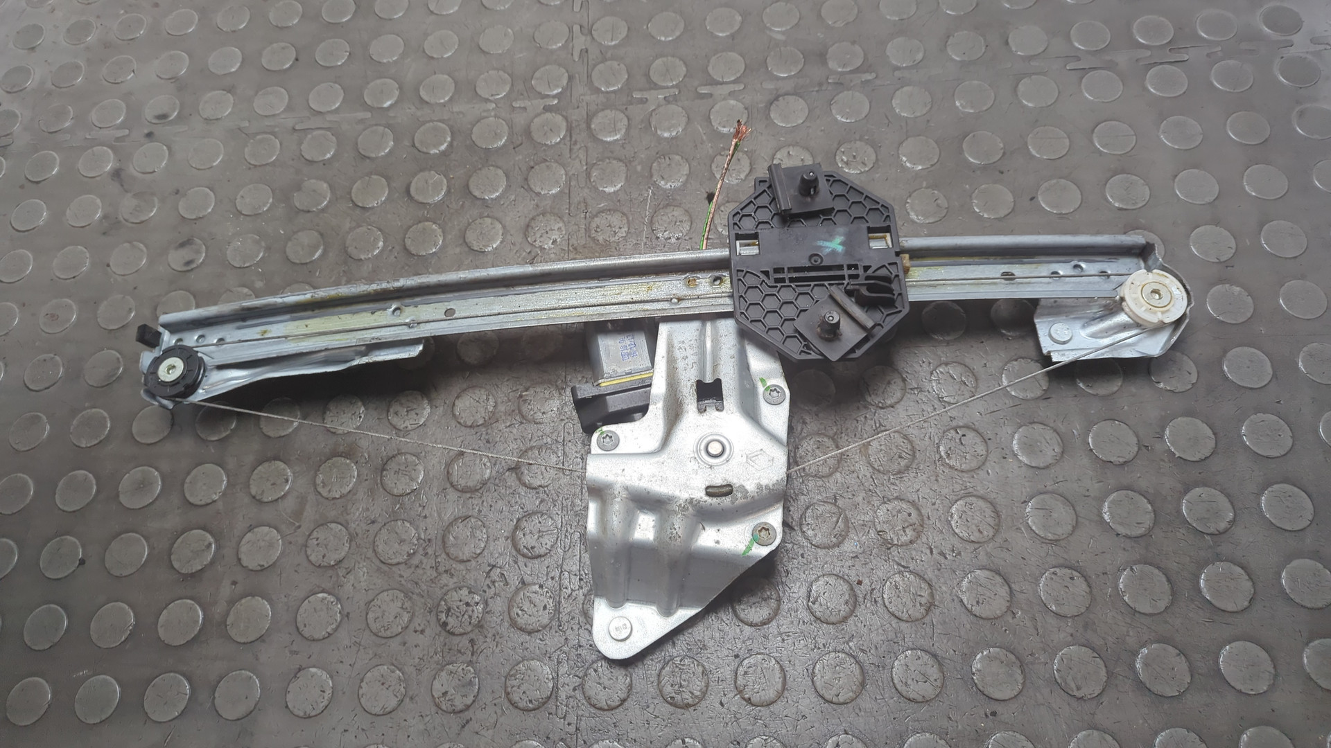 Стеклоподъемник электр. передний левый