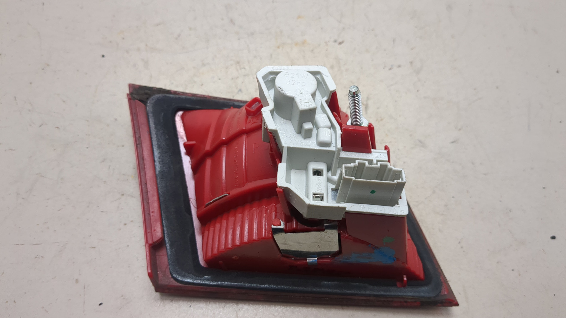 Фонарь задний внутренний правый