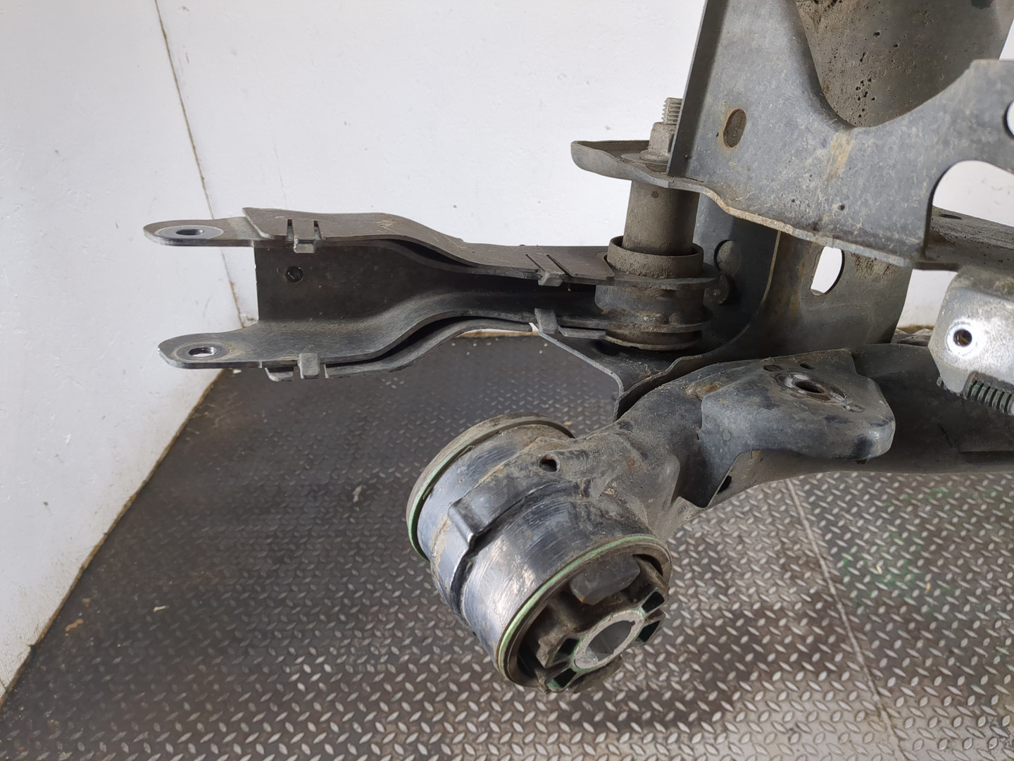 Балка задняя