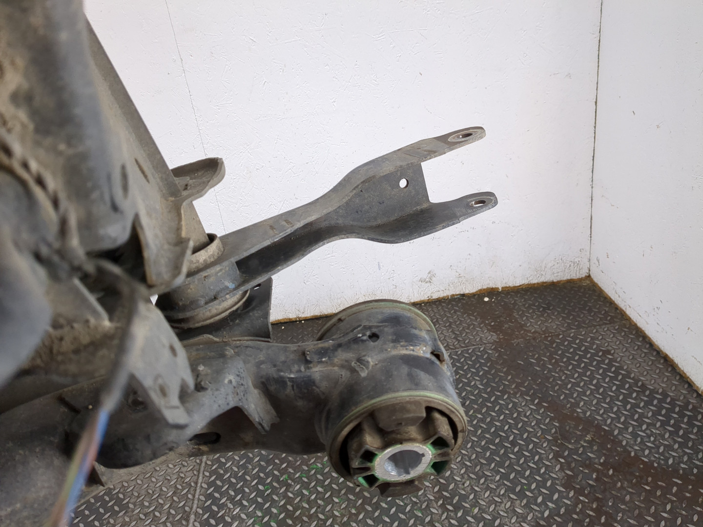 Балка задняя