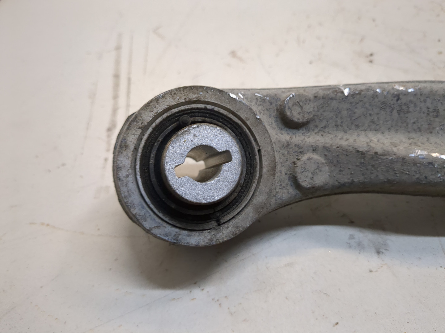 Рычаг задний левый