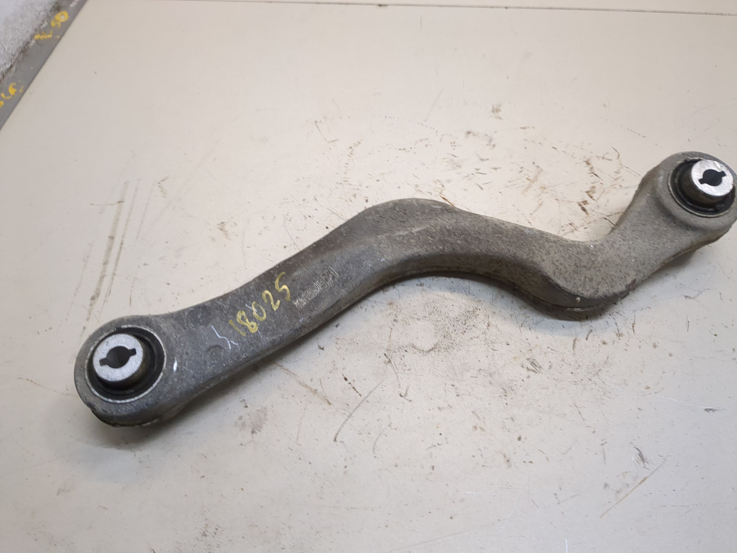 Рычаг задний левый