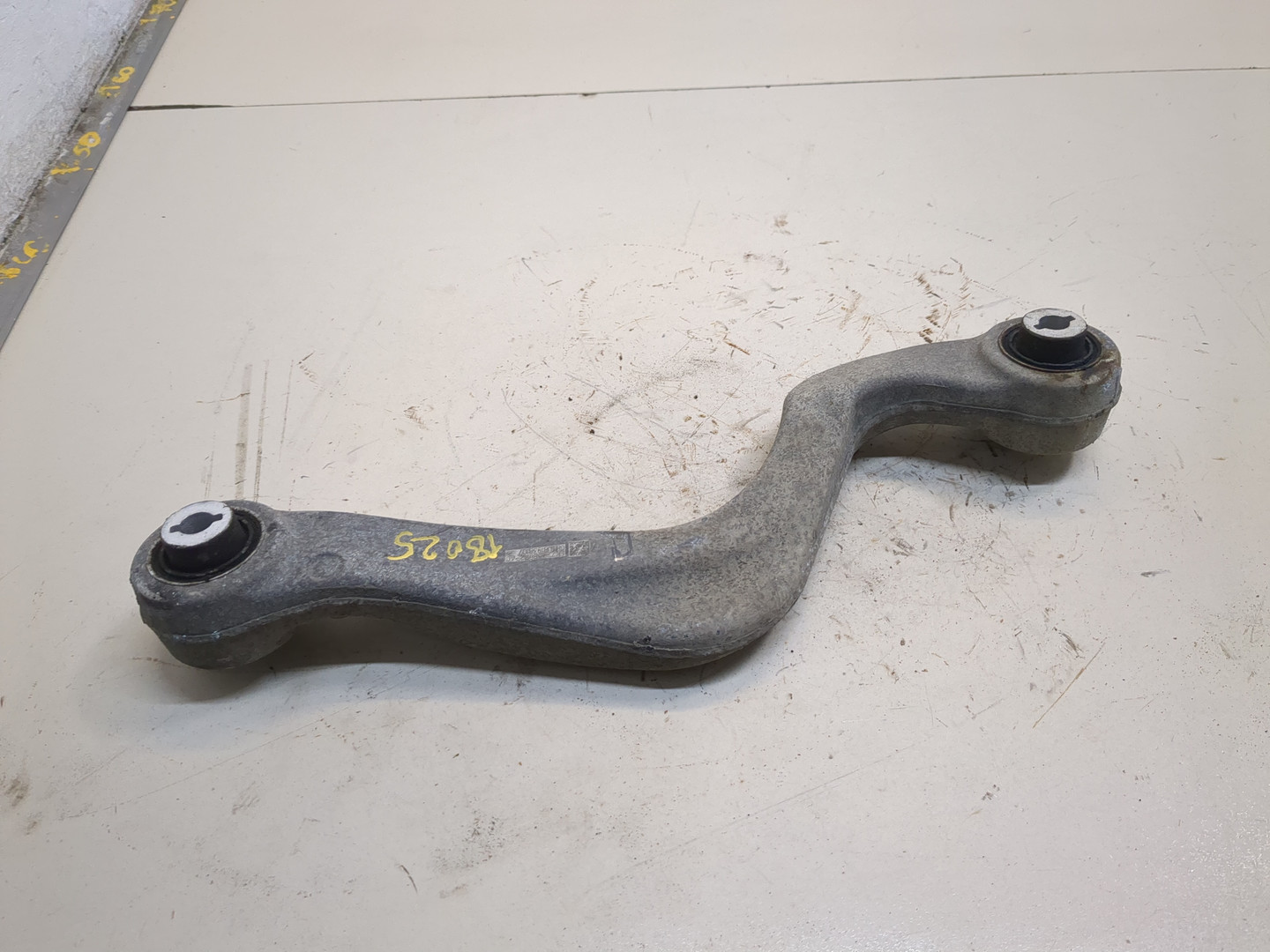 Рычаг задний правый