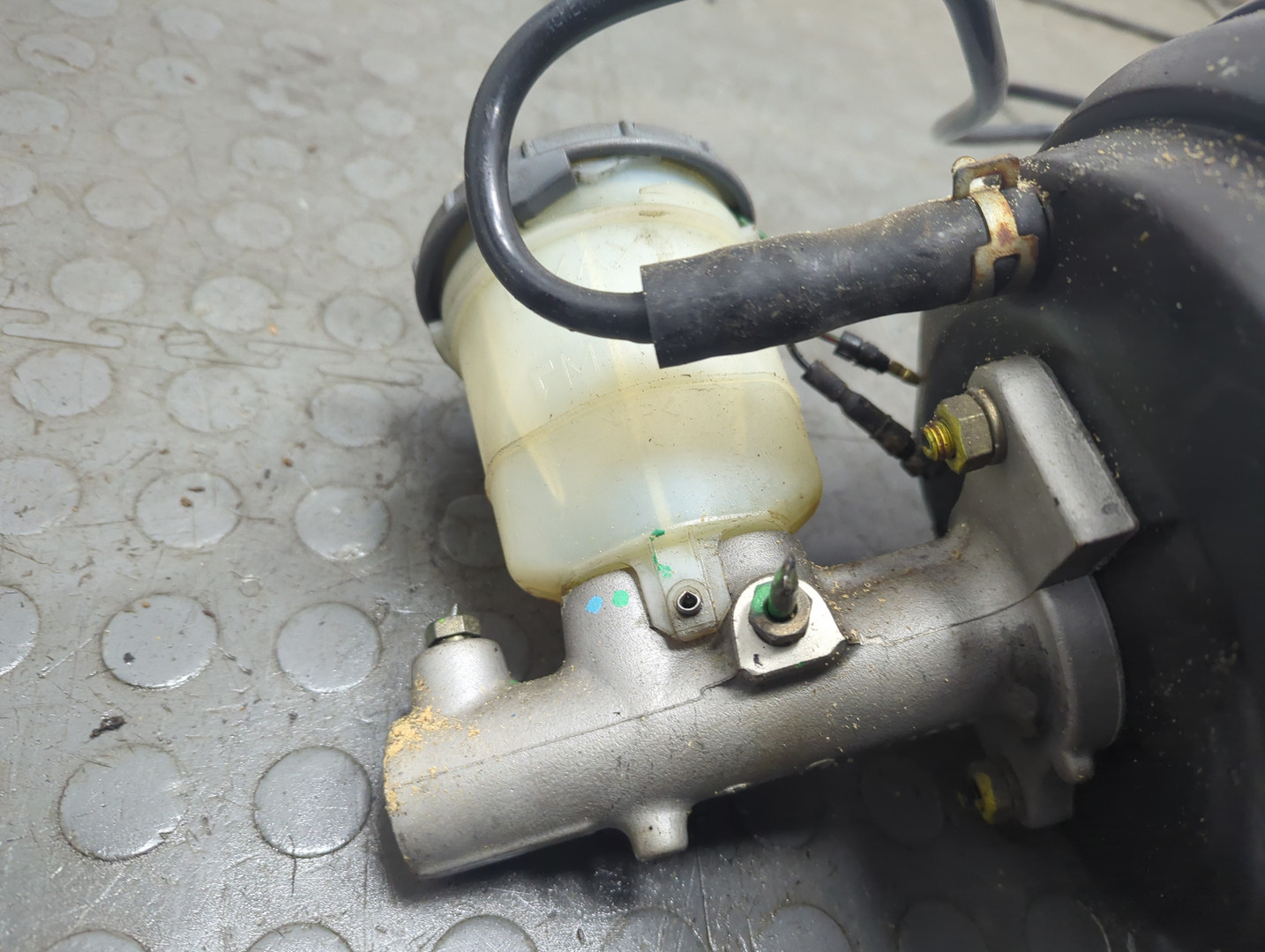 Цилиндр тормозной главный