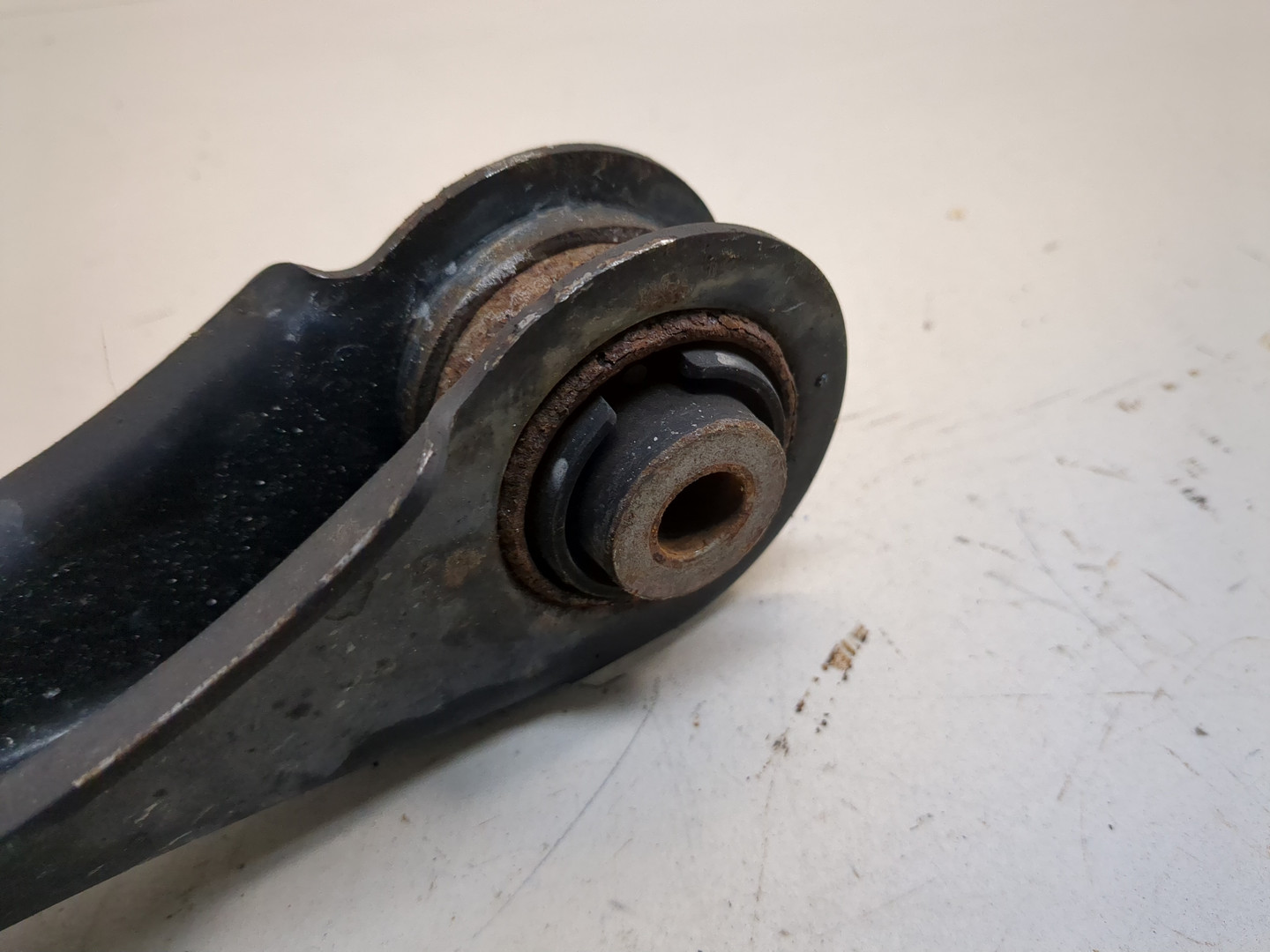 Рычаг задний правый