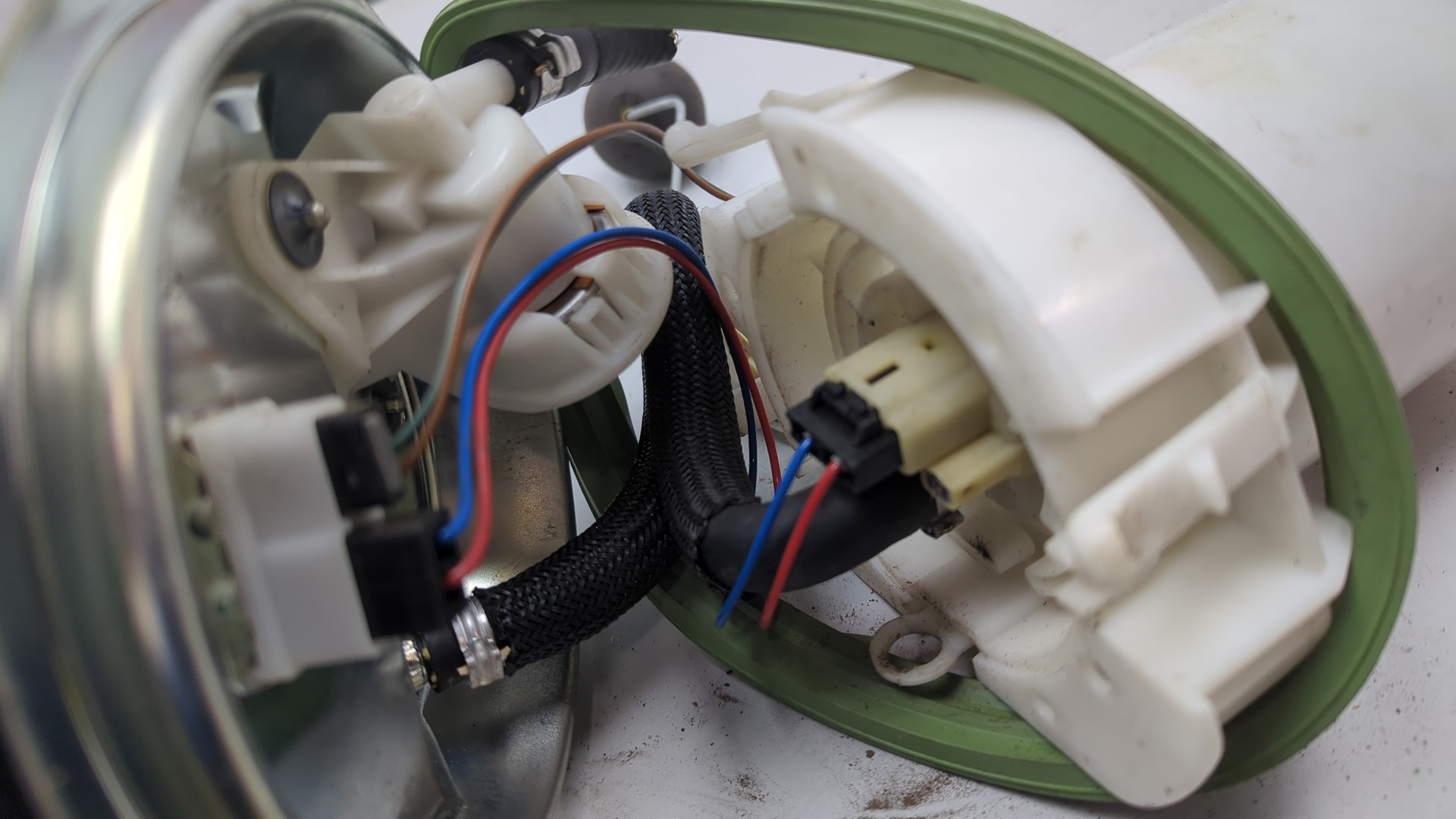 Насос топливный электрический