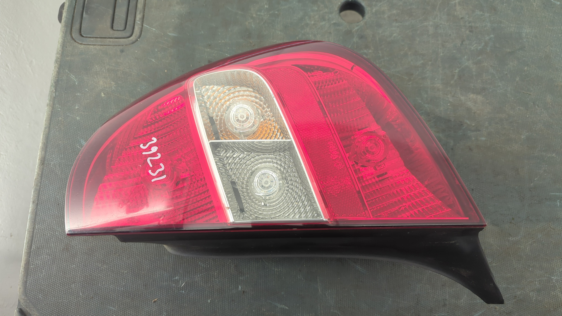 Фонарь задний правый