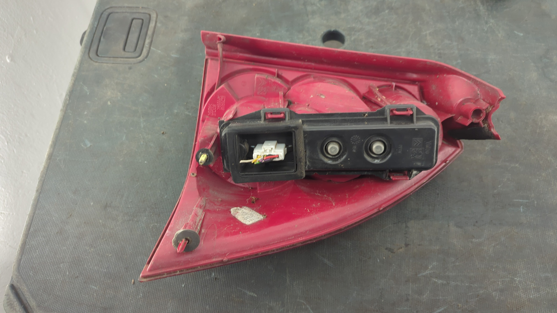 Фонарь задний правый