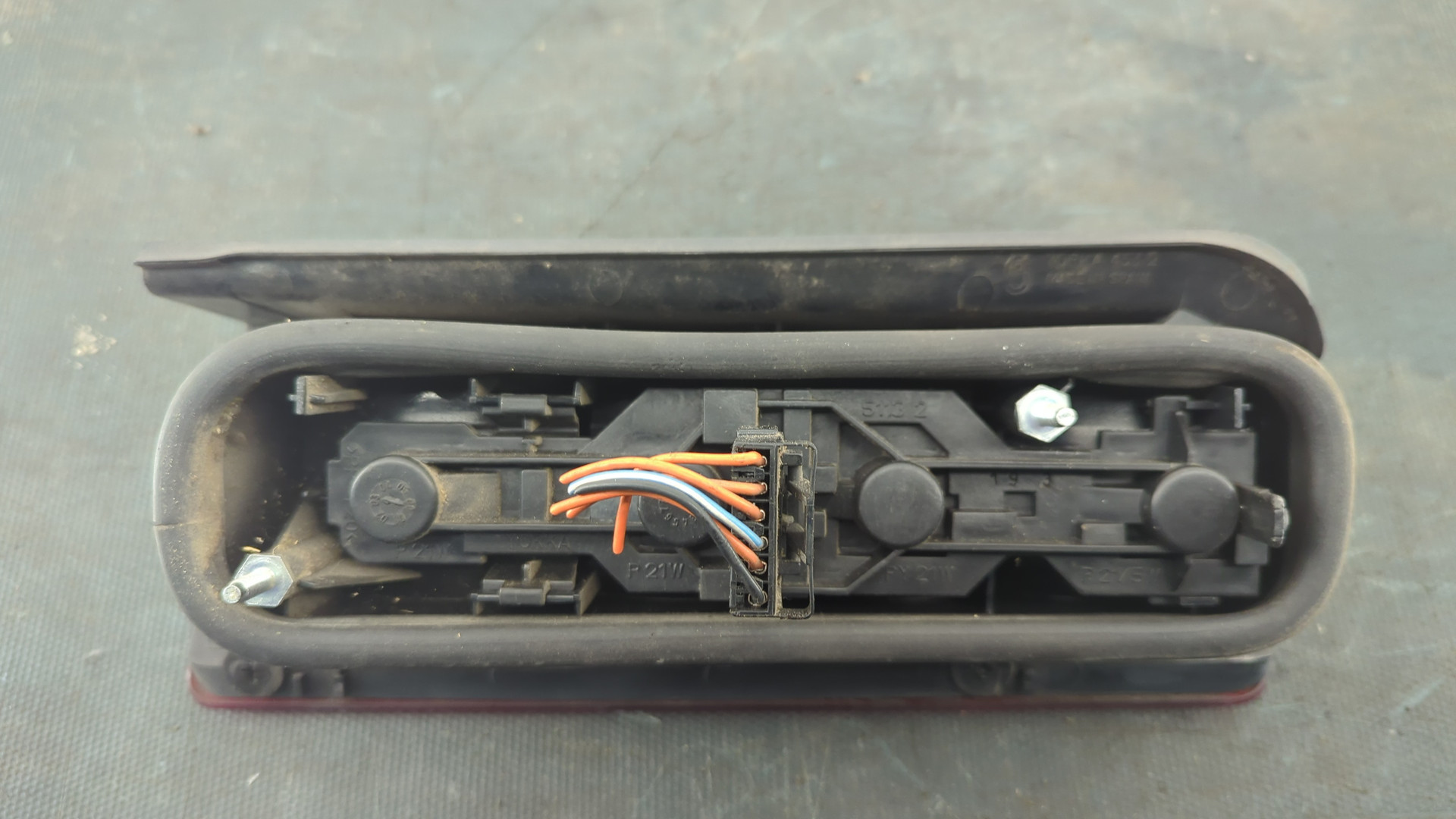 Фонарь задний правый