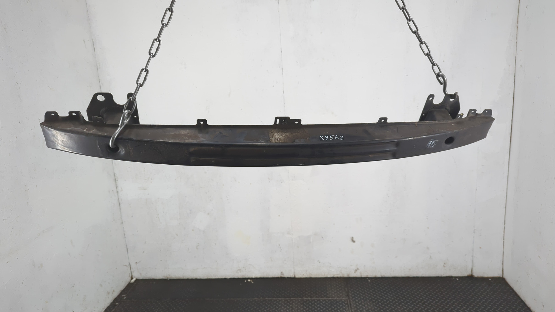 Усилитель переднего бампера