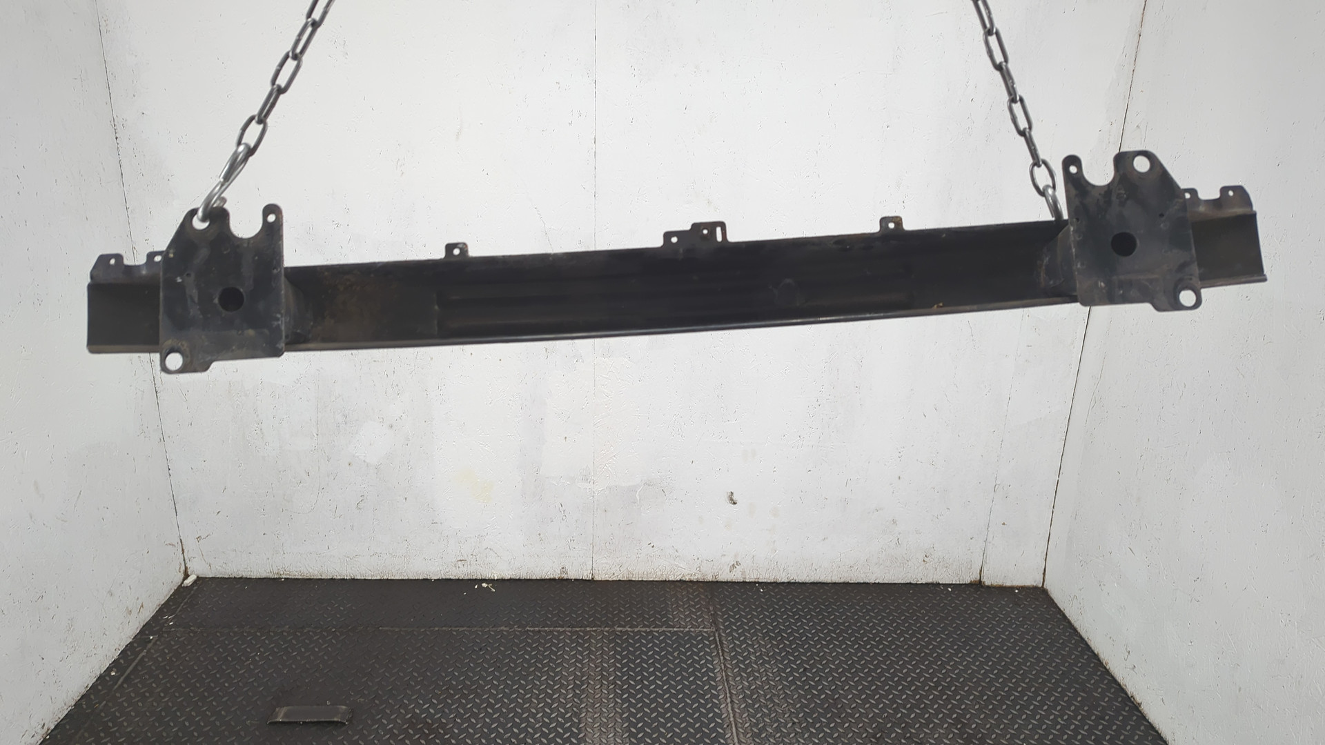 Усилитель переднего бампера