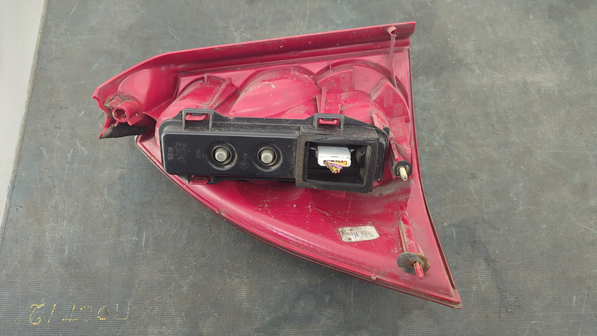 Фонарь задний правый