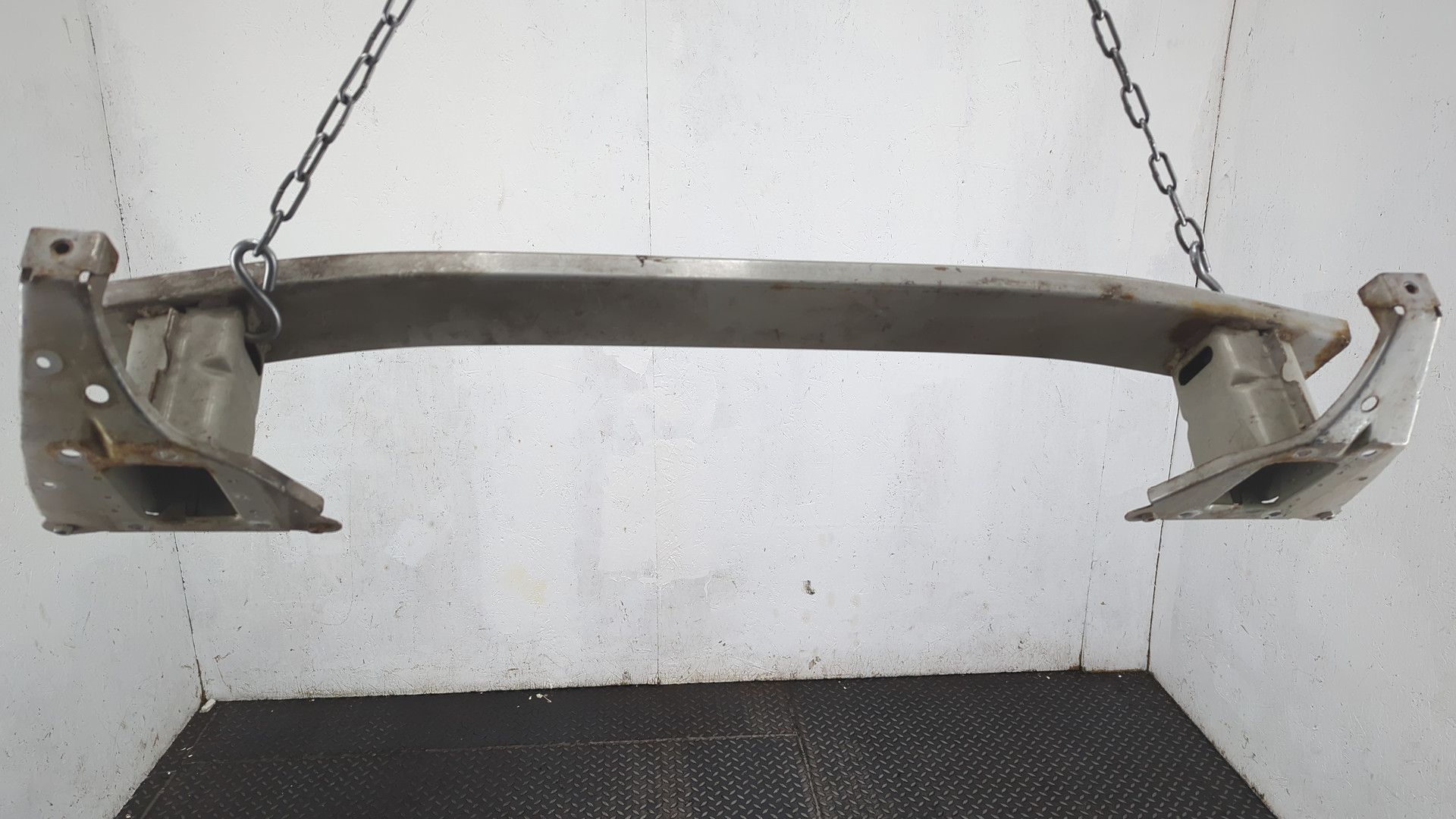 Усилитель переднего бампера