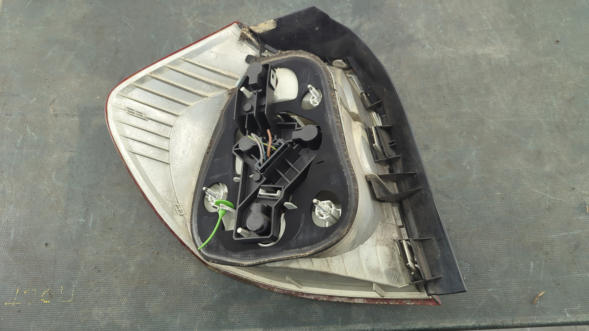 Фонарь задний правый