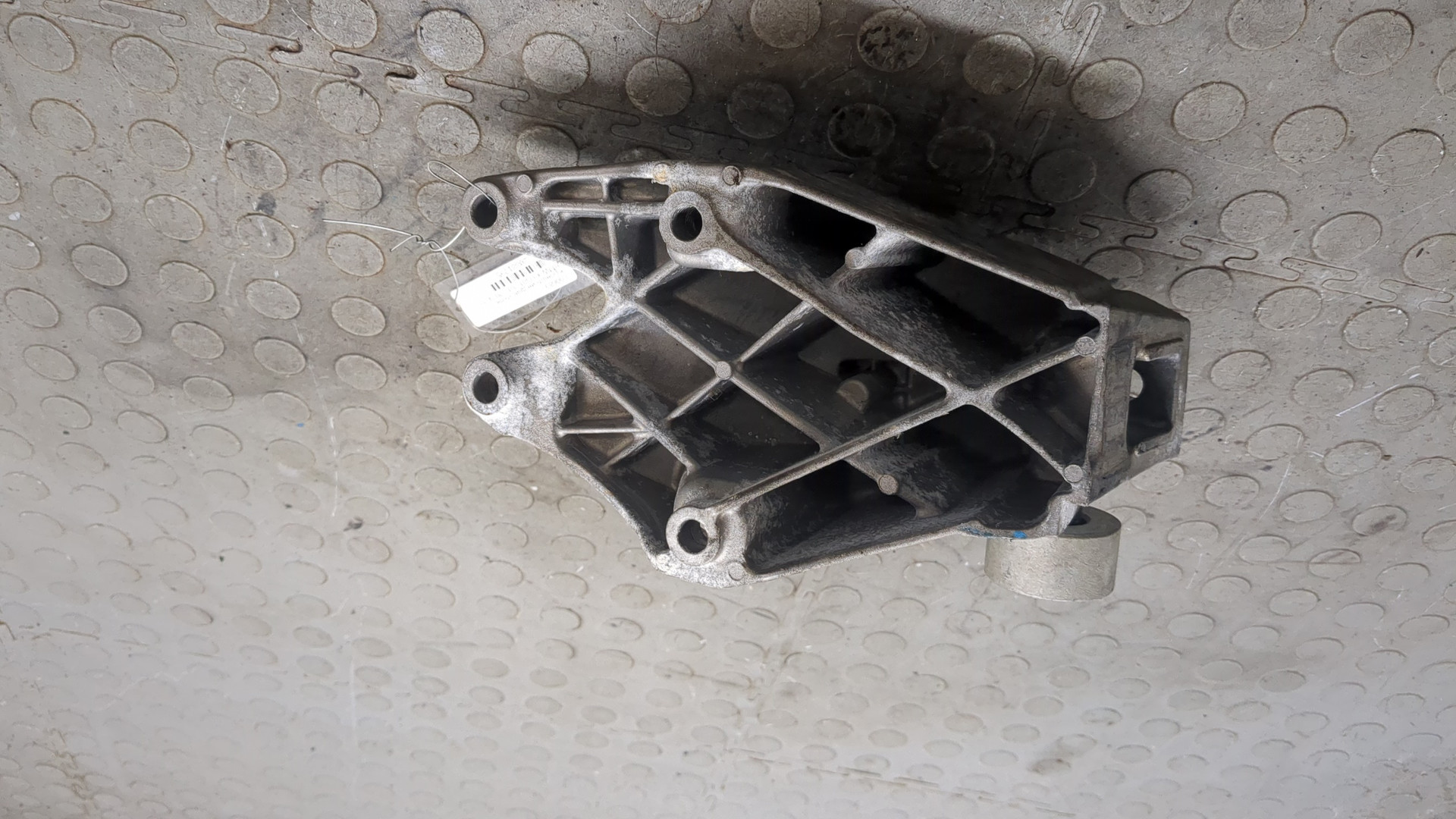 Кронштейн двигателя