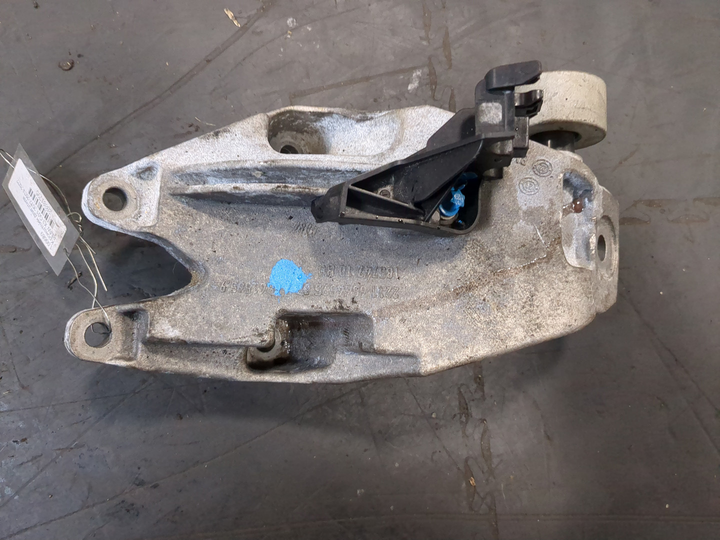 Кронштейн двигателя