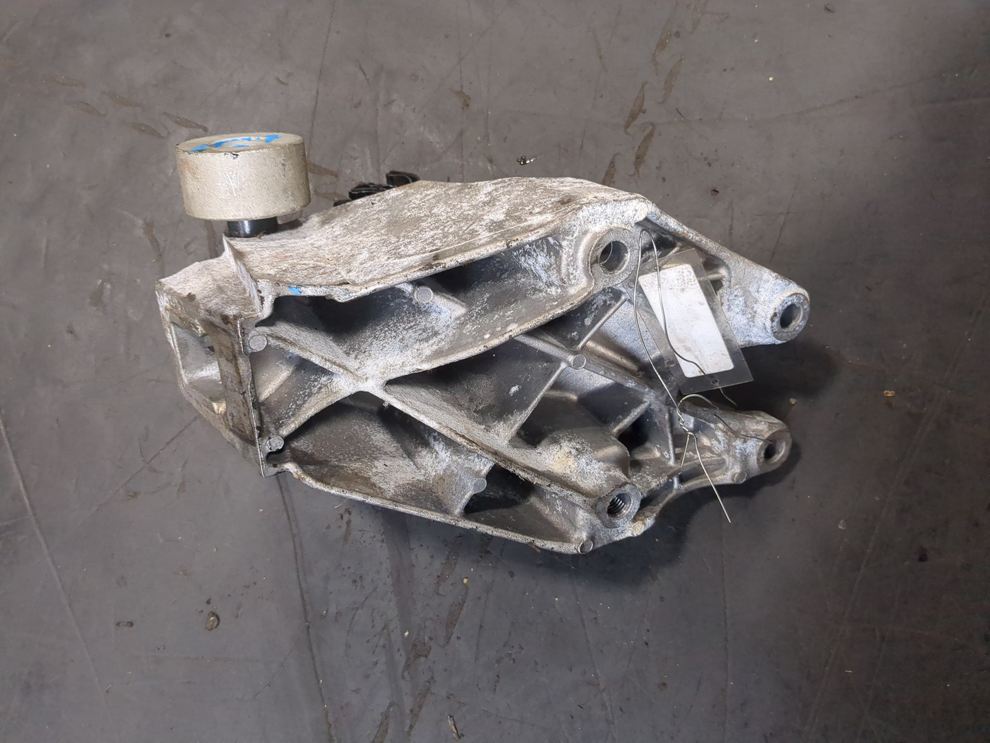 Кронштейн двигателя