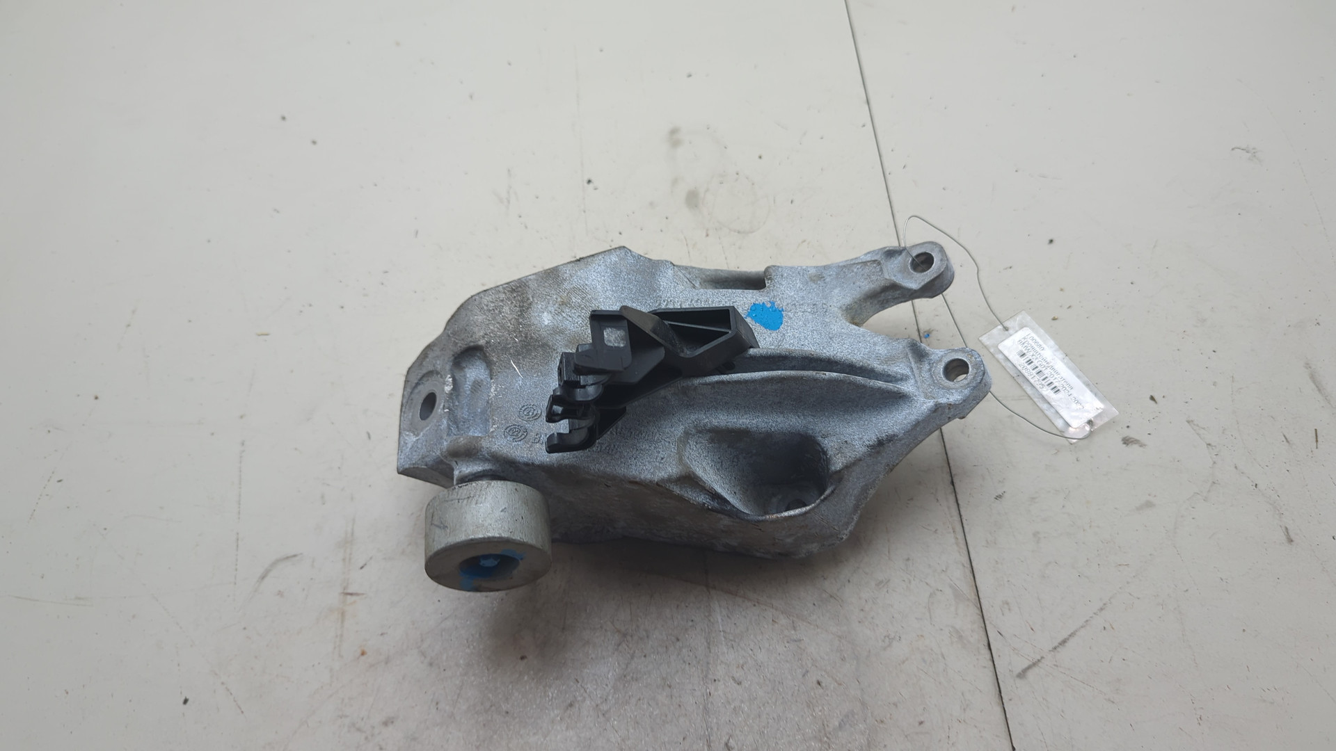 Кронштейн двигателя