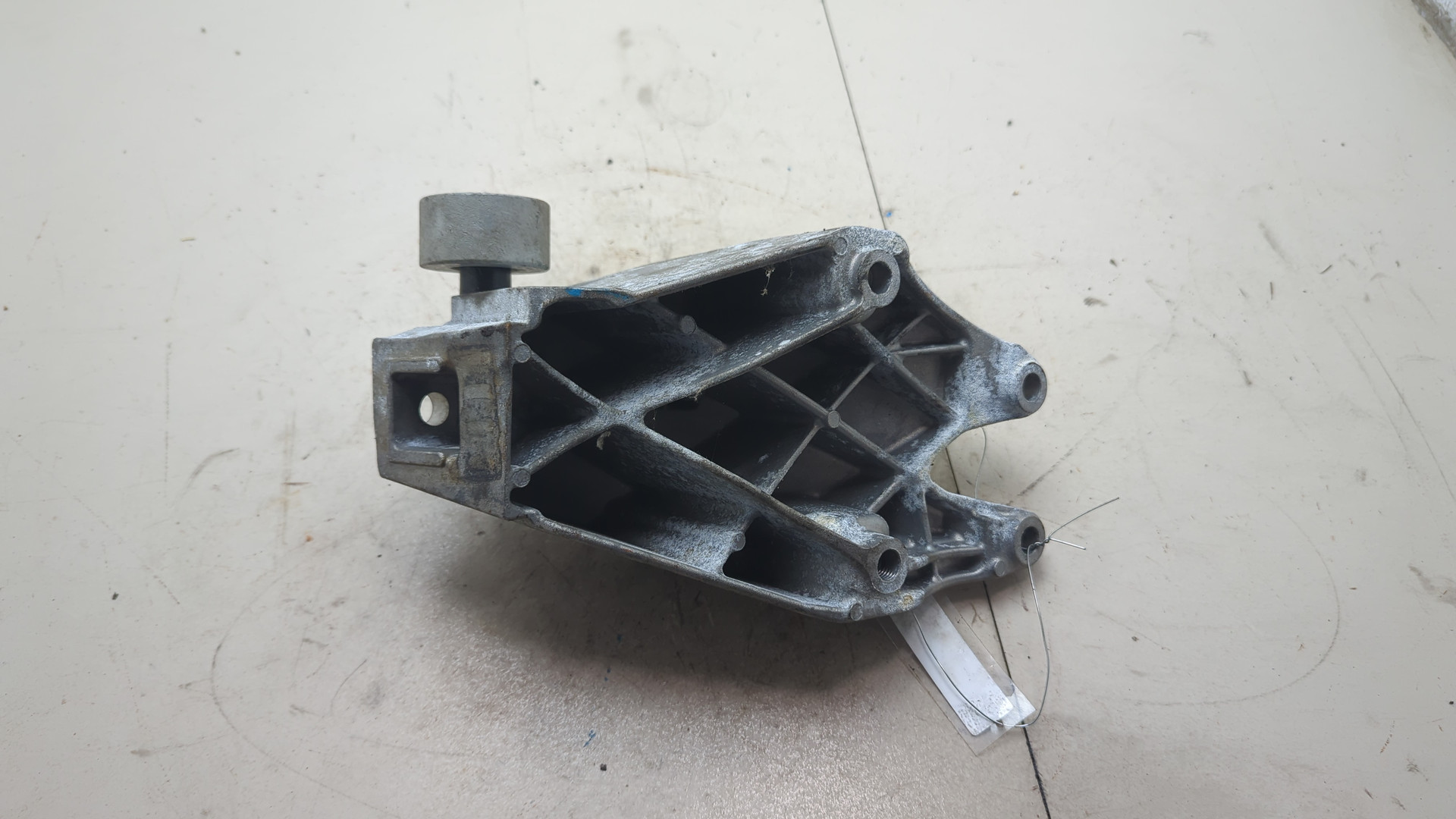 Кронштейн двигателя