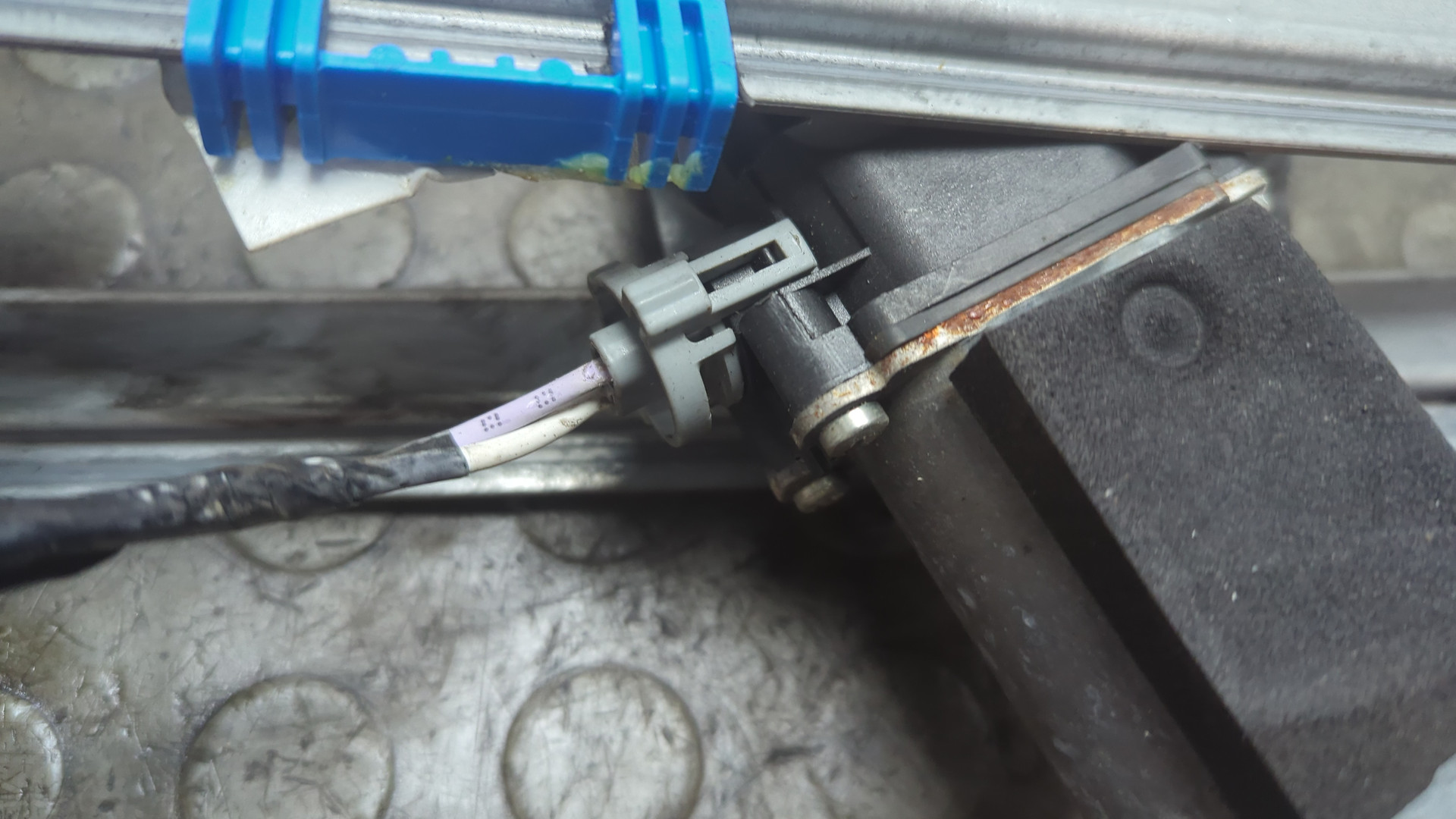 Стеклоподъемник электр. передний правый