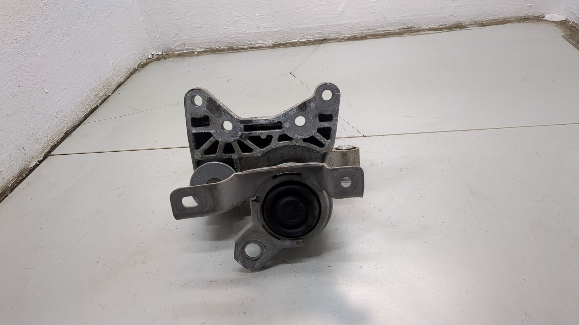 Опора двигателя