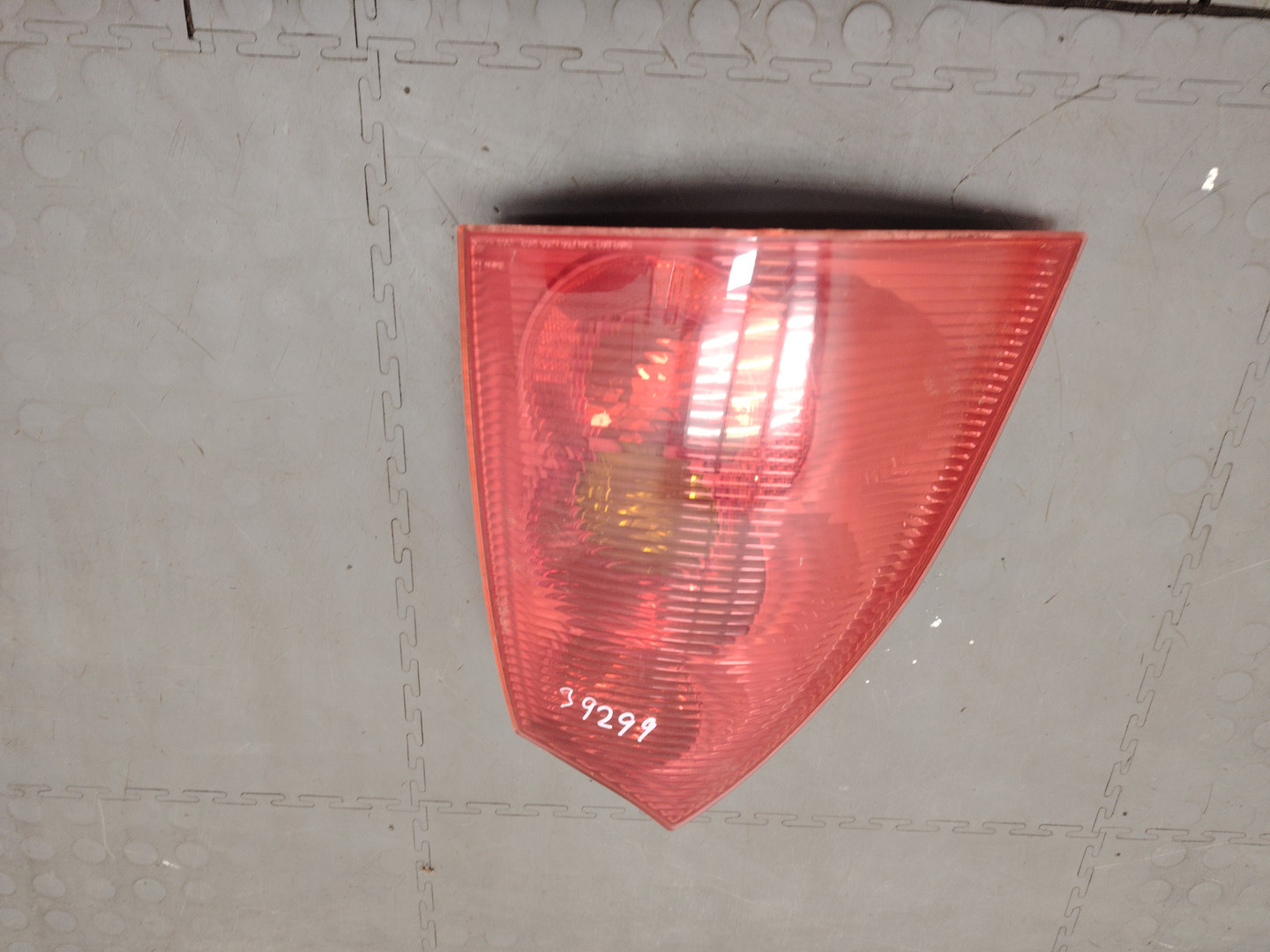 Фонарь задний левый