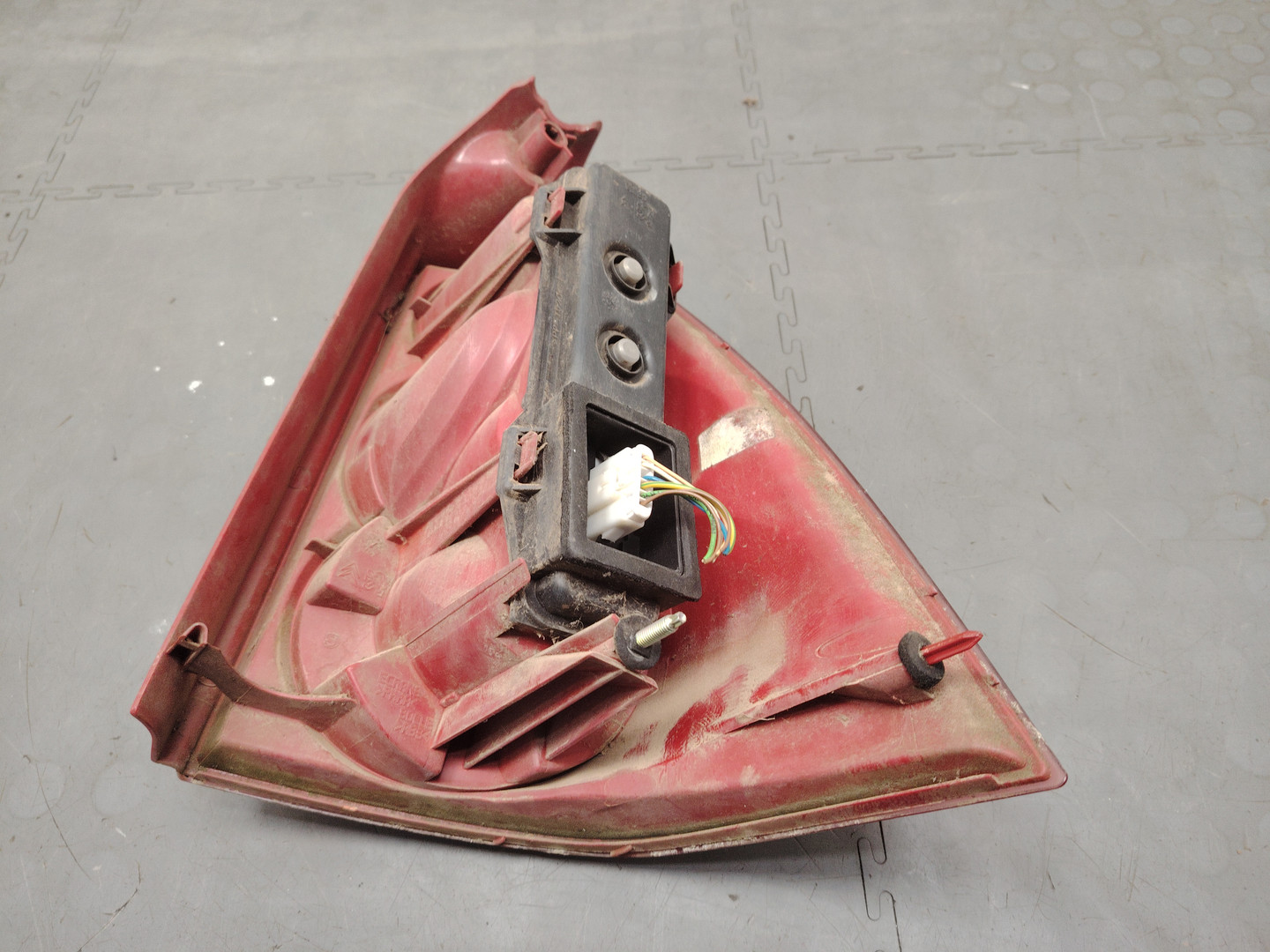 Фонарь задний левый