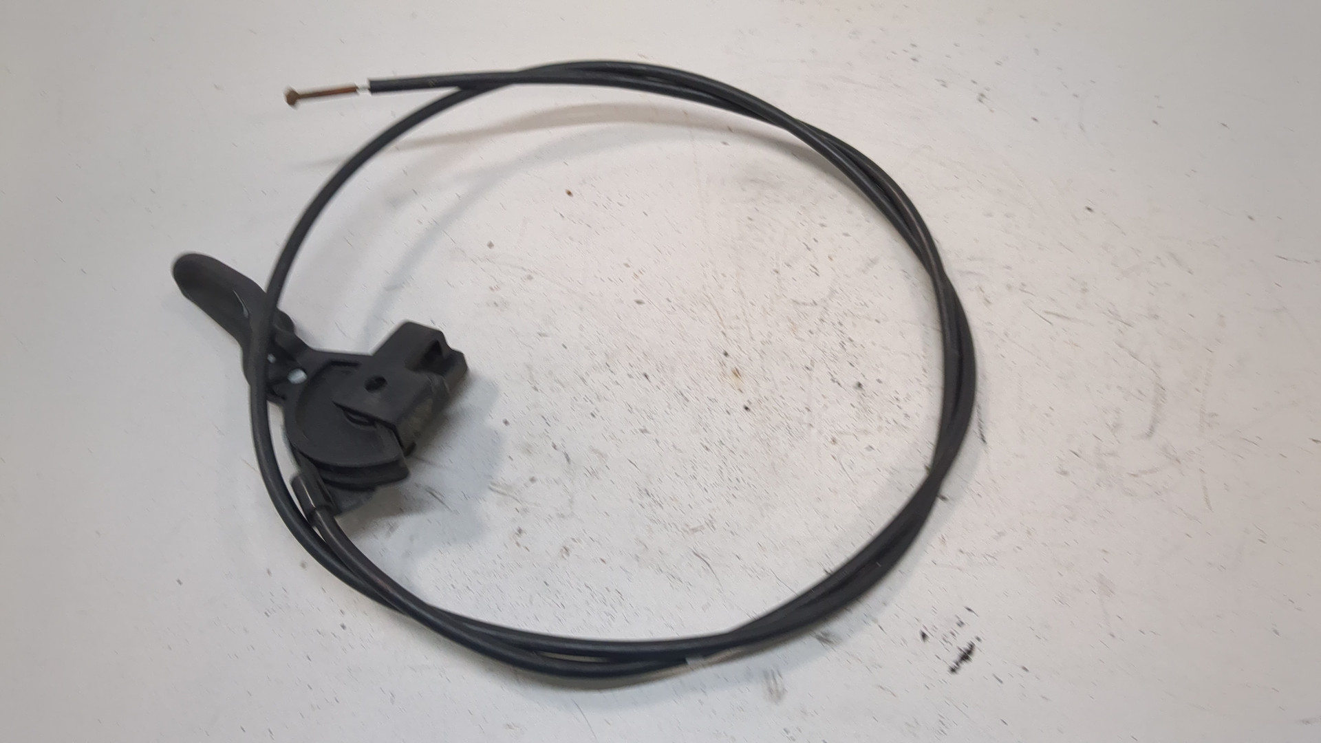 Ручка открывания капота