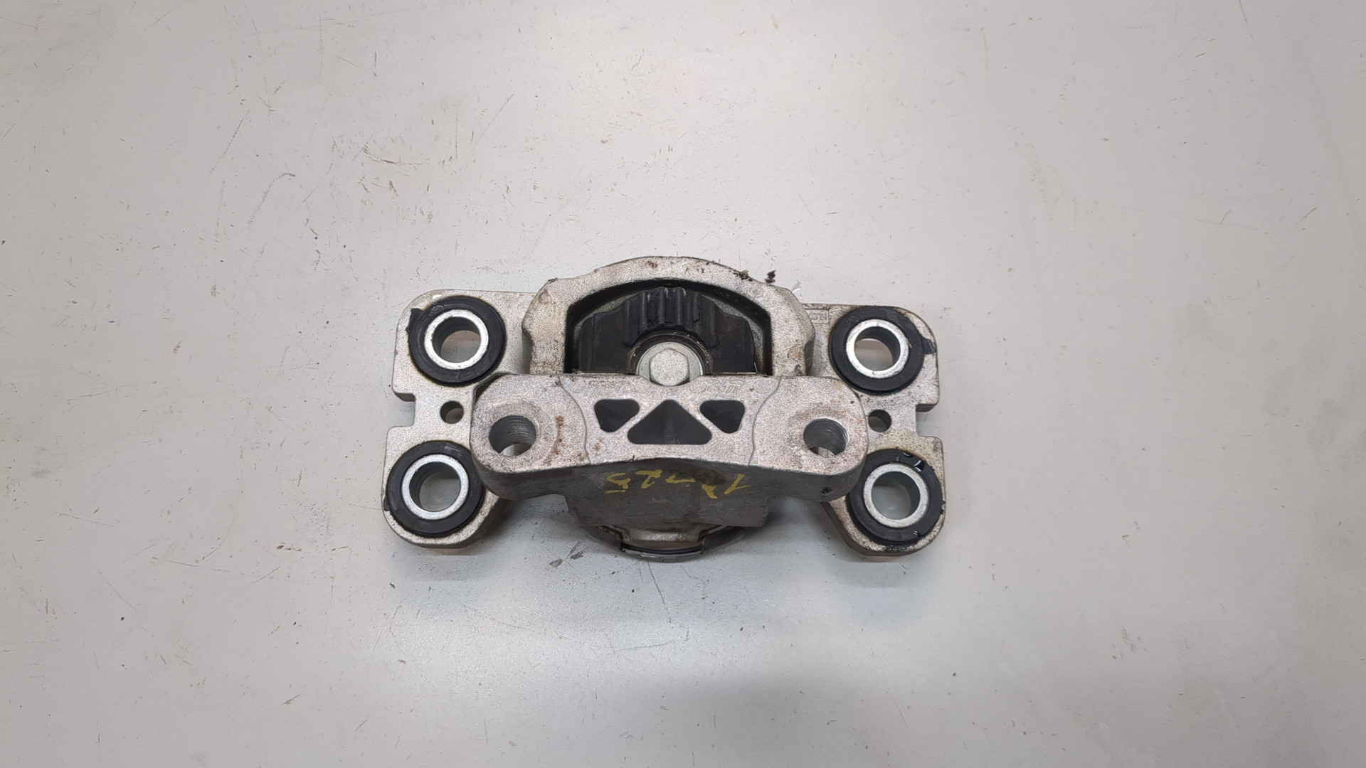 Опора двигателя