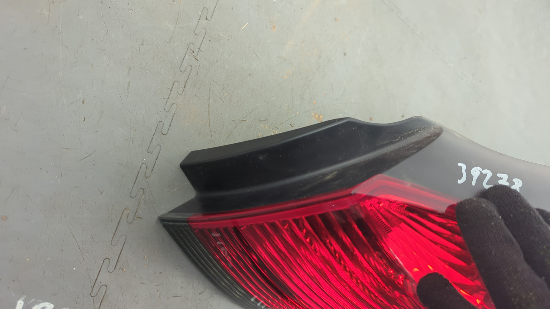 Фонарь задний правый