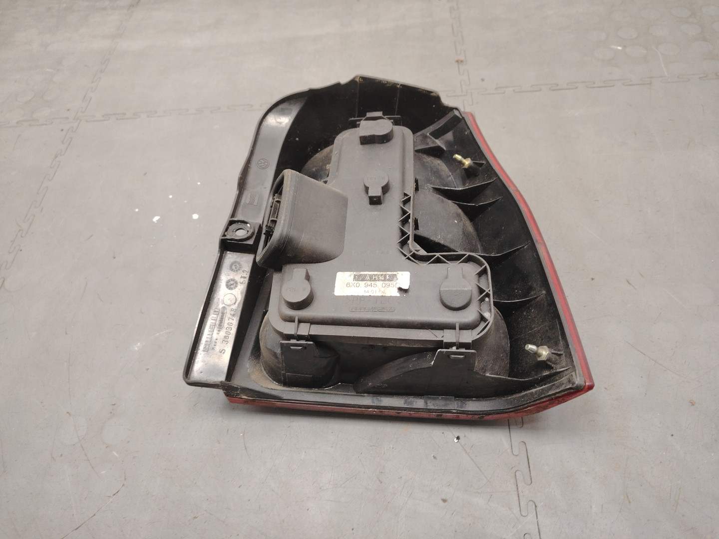 Фонарь задний левый