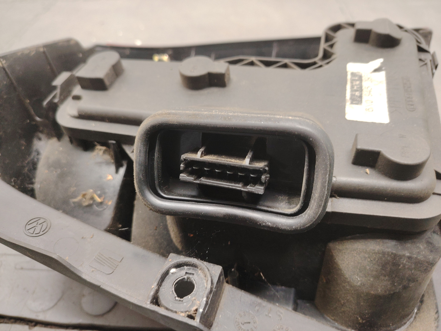 Фонарь задний левый