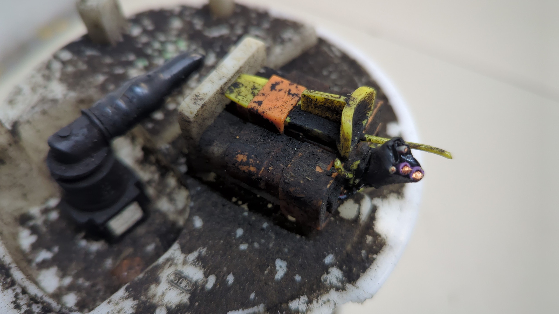 Насос топливный электрический