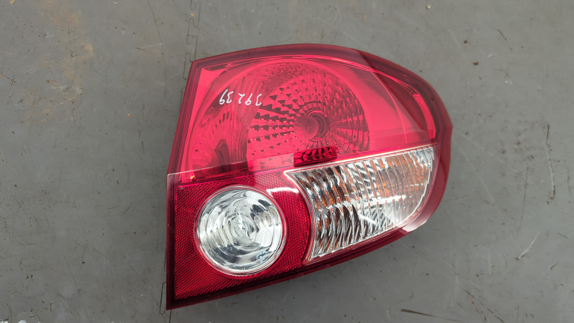 Фонарь задний правый