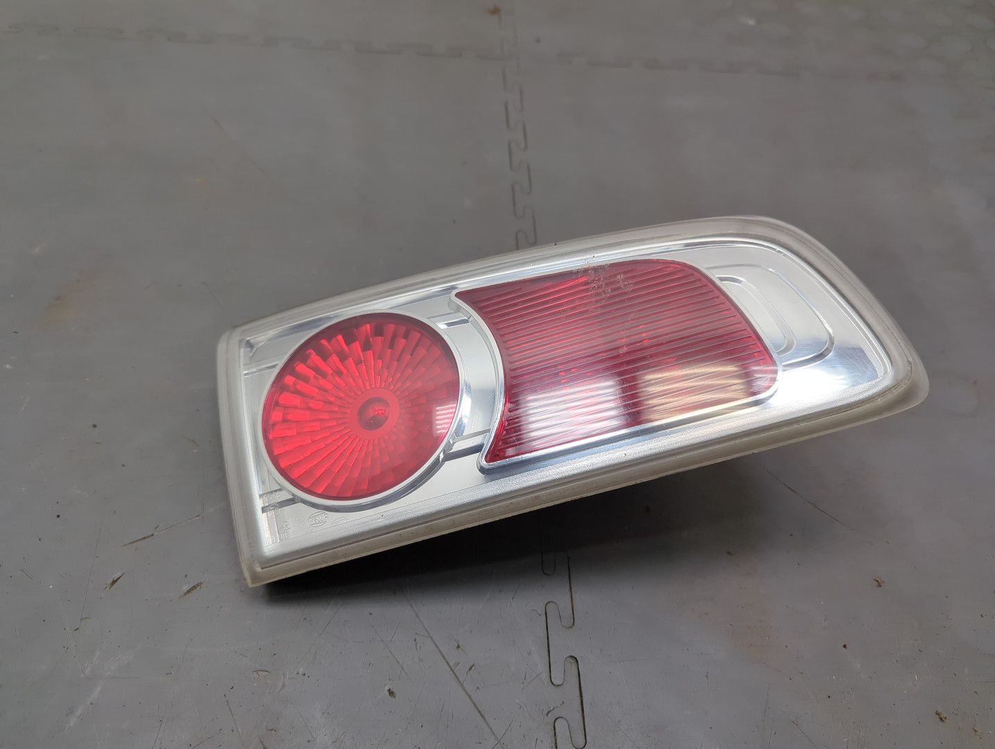 Фонарь задний внутренний левый