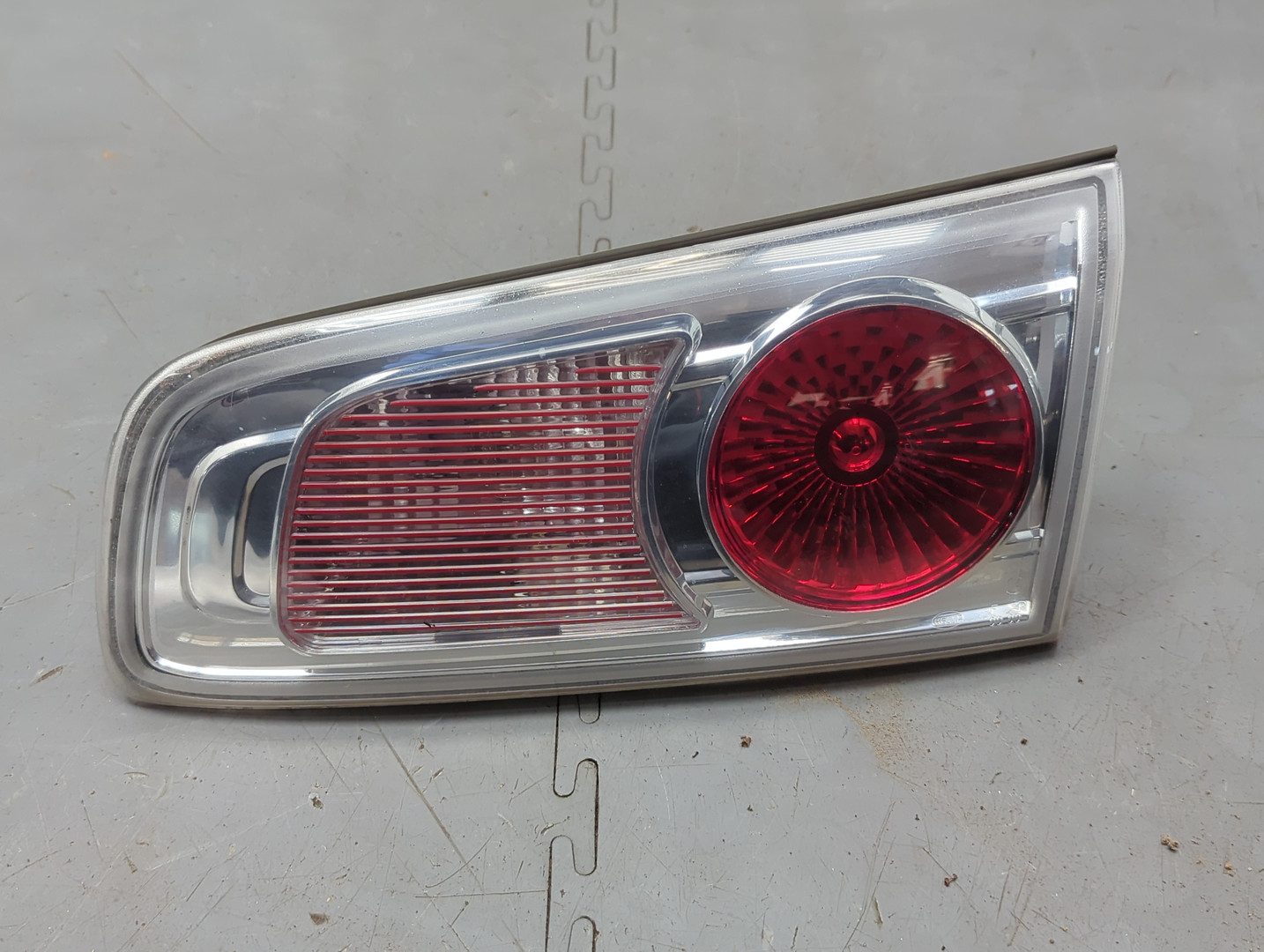 Фонарь задний внутренний правый