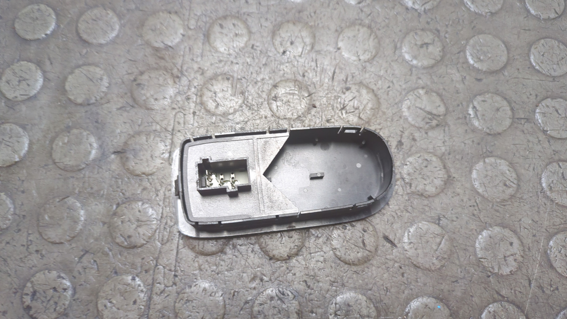 Кнопка стеклоподъемника