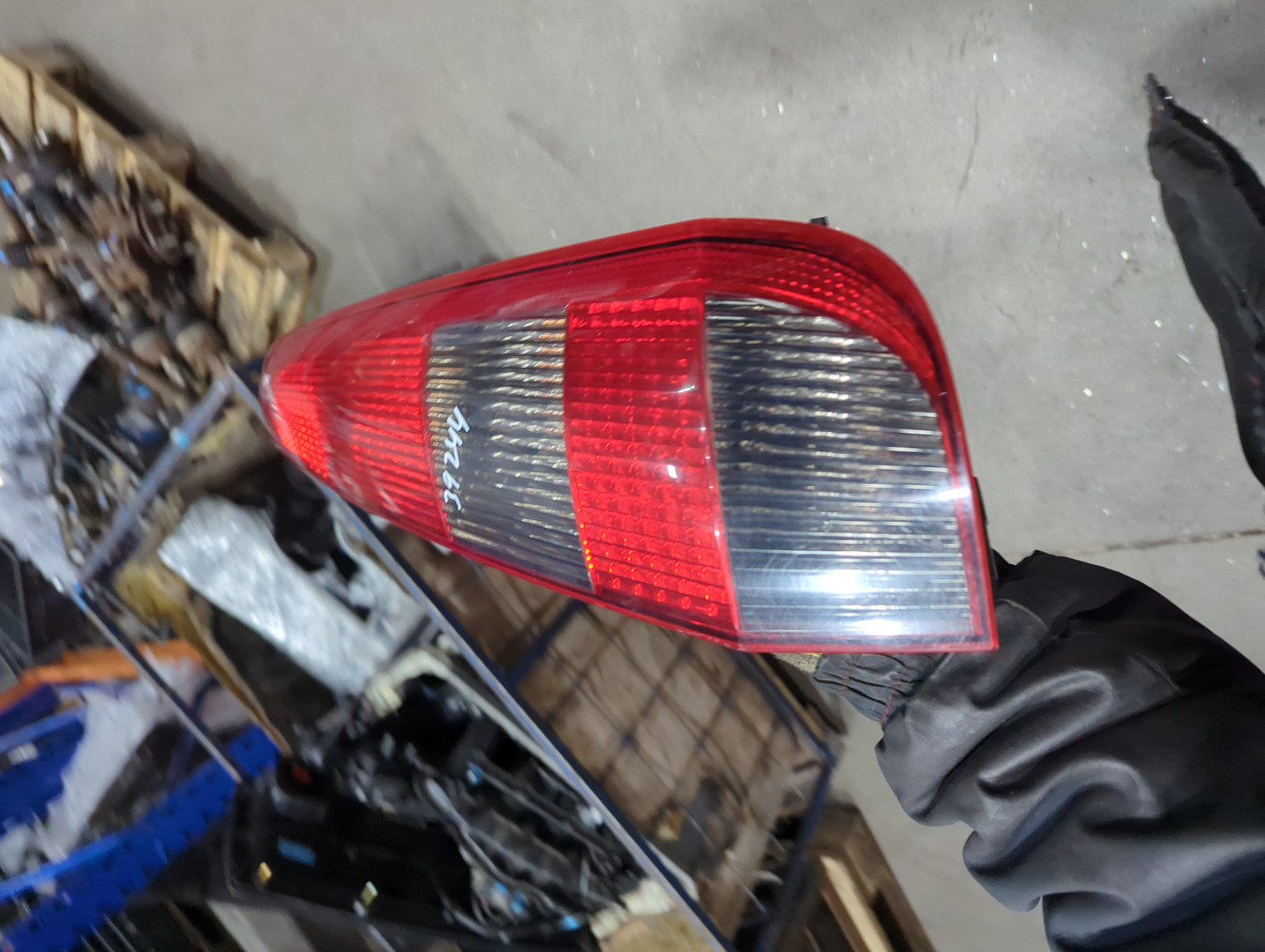 Фонарь задний правый