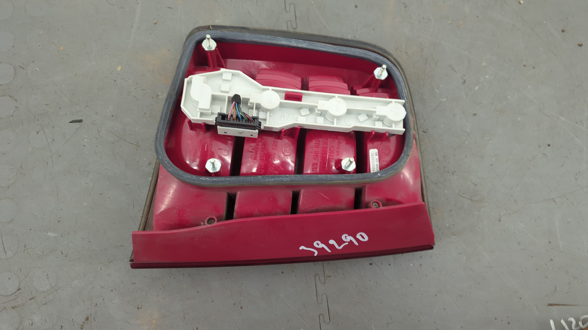 Фонарь задний правый