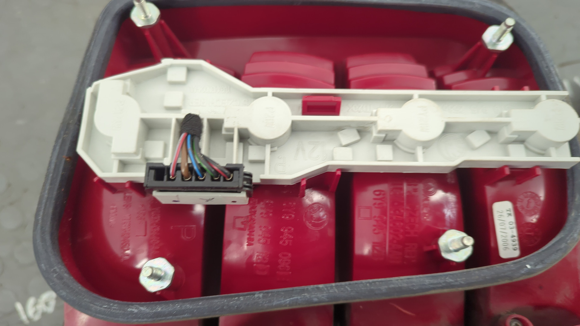 Фонарь задний правый