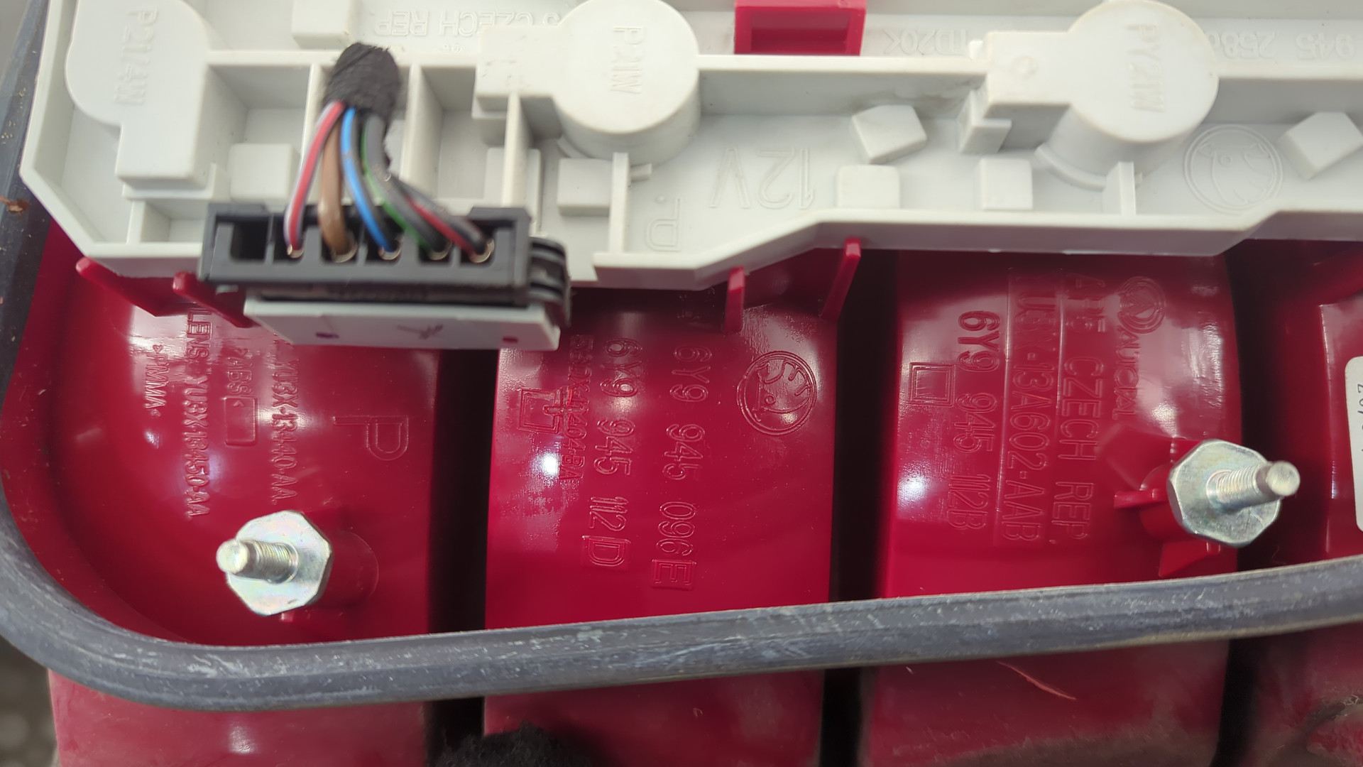 Фонарь задний правый