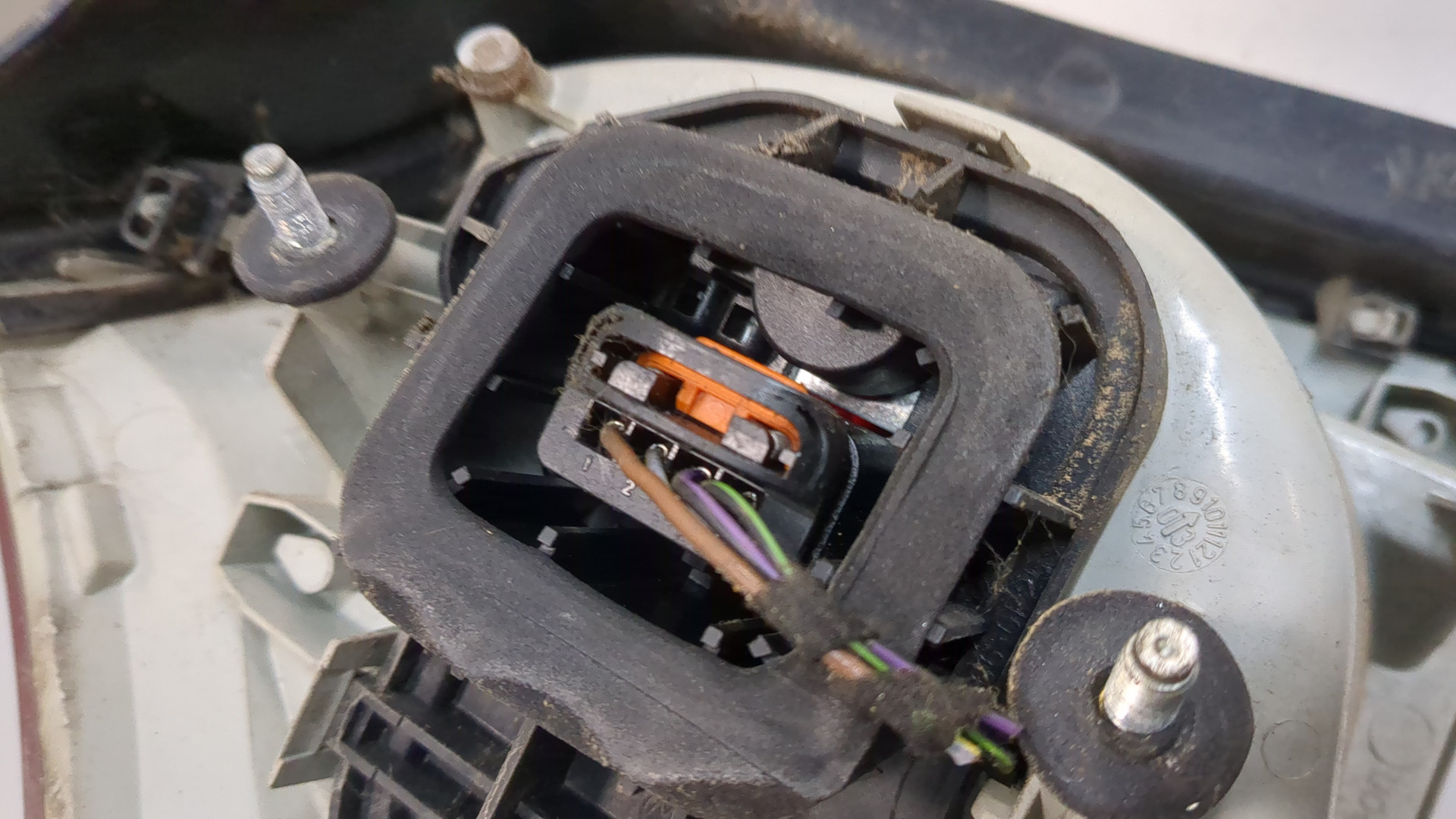 Фонарь задний правый