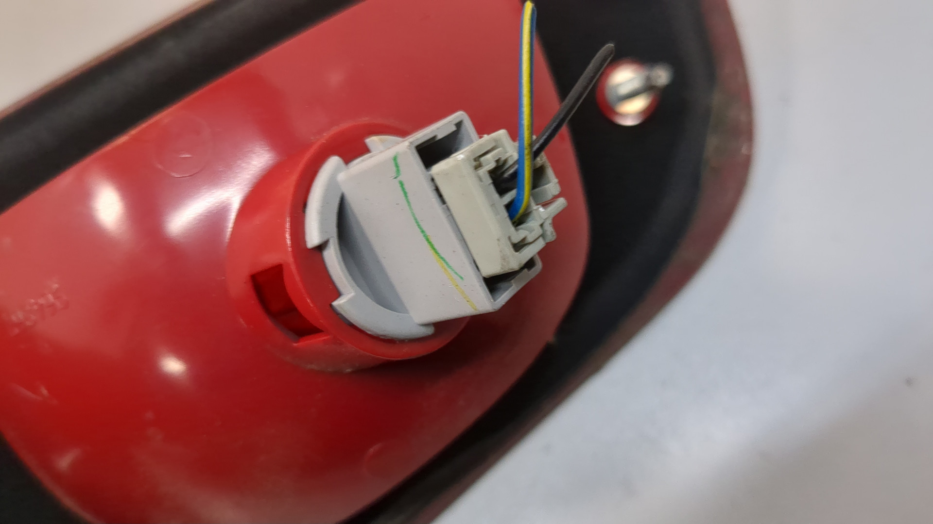 Фонарь задний внутренний левый