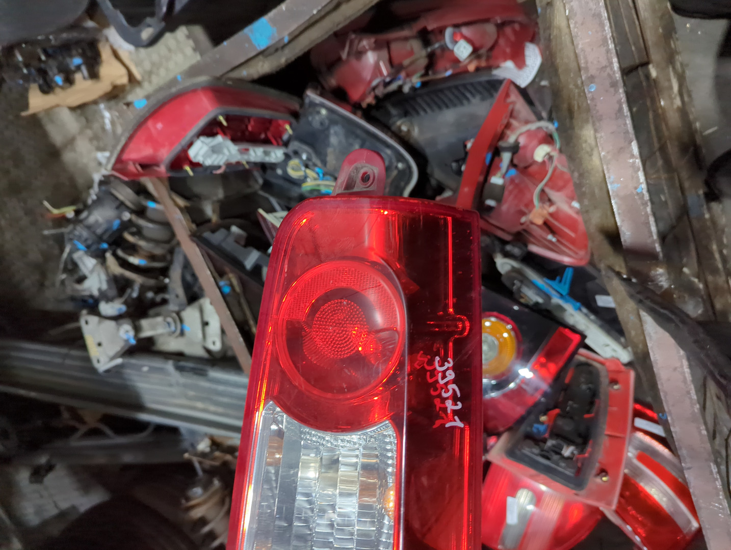 Фонарь задний правый