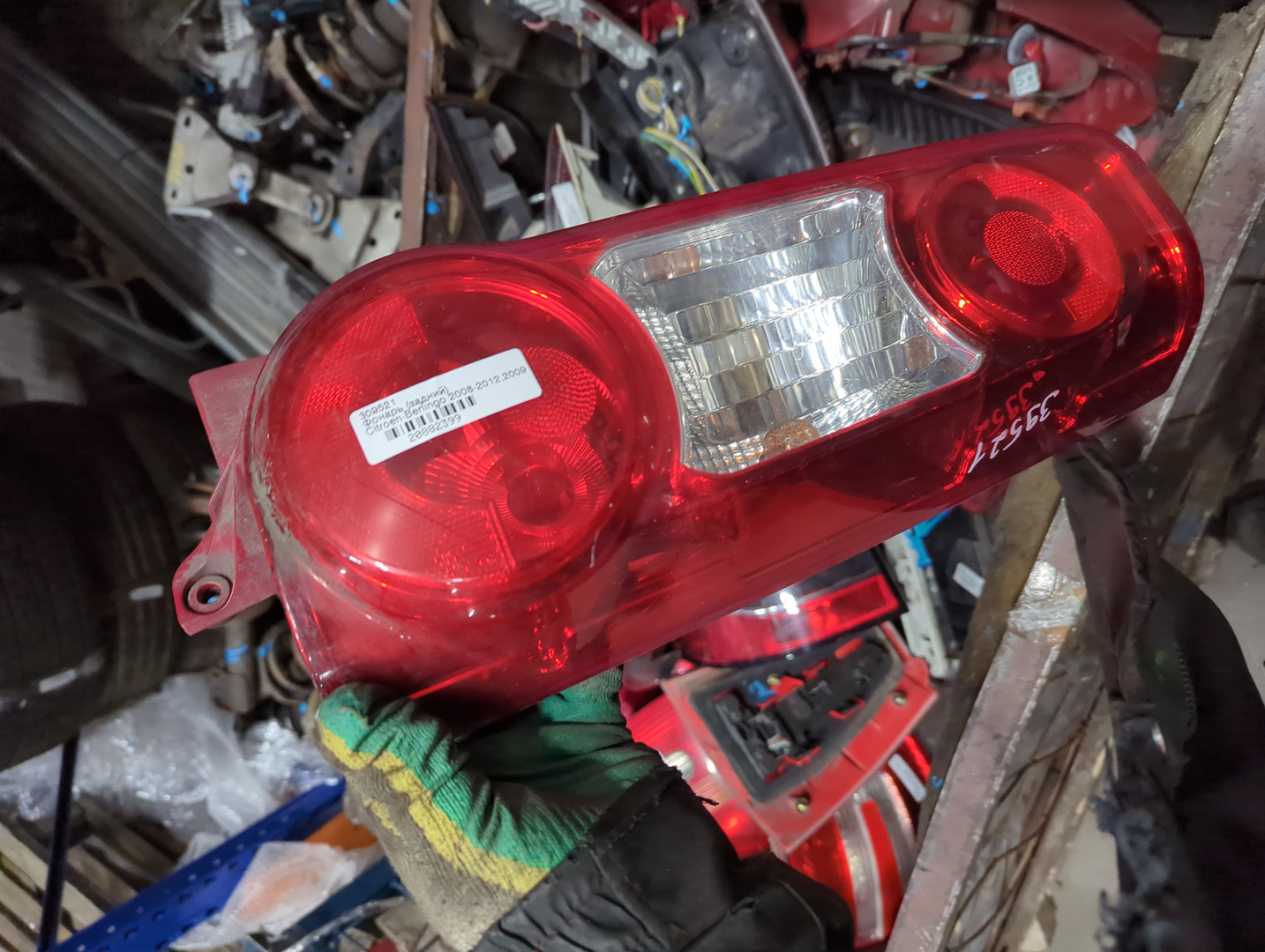 Фонарь задний правый